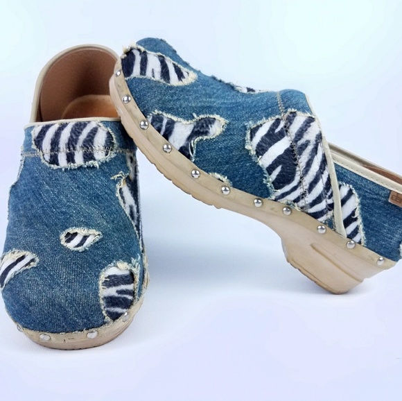 dansko zebra clogs